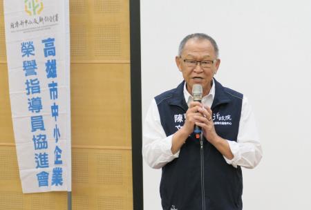 陳文亮副執行長表示，行政院依賴總統指示，於今年1月啟動「中小企業多元振興方案」，協助傳統及中小企業迎接AI、數位與淨零轉型挑戰。