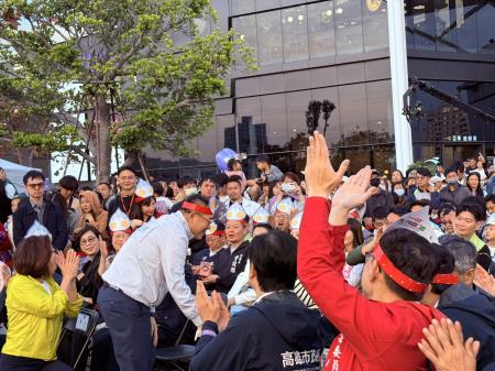 超人力霸王帥氣降臨愛河灣「2026高雄冬日遊樂園」熱鬧開園