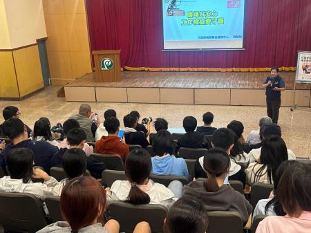 黃慧斌組員說明，勞工一年內請普通傷病假未超過10日，全勤獎金應按請假比例扣減。