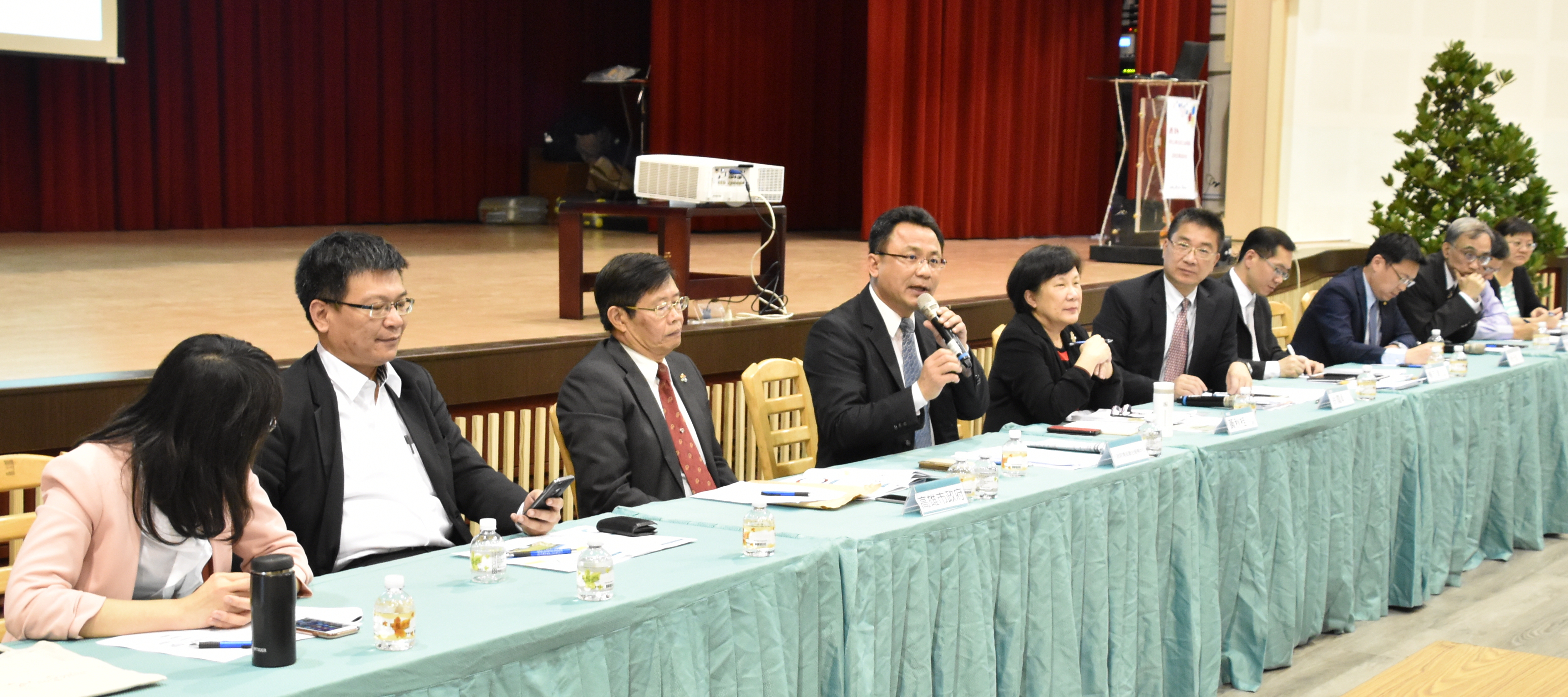 行政院19日在楠梓加工區辦排除企業投資五缺障礙說明會.jpg