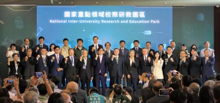 卓院長今(4)日出席國家重點領域校際研教園區啟動儀式照片_1