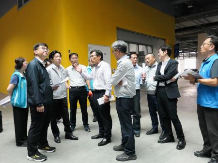 前鎮漁港啟動「2年試營運計畫」　南服中心陪同視察關注漁業人權與漁港轉型