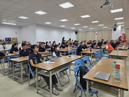 警察長期面臨高壓勤務及輪班作息，應透過定期檢查及健康管理，及早掌握健康風險。
