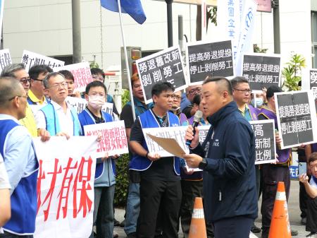 勞團赴南服中心陳情　許乃文執行長：將儘速轉交辦理。