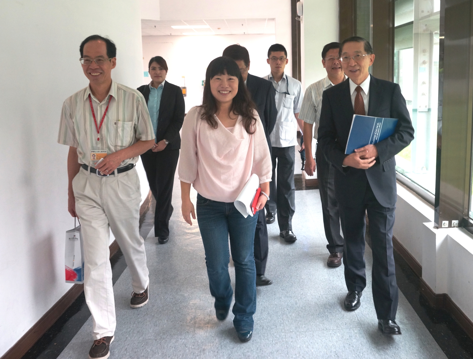 林永樂由江玲君陪同到南方領袖教育學院主講