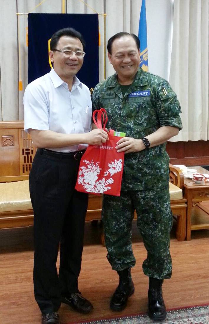 黃義佑拜會八軍團 感謝軍方全力救災