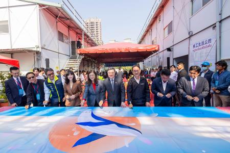 中央政府首座「近零碳建築」！海委會新建廳舍今(19)日上樑。