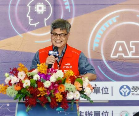 謝副執行長提到，他過去擔任教育局局長，對於教育資源整合與行政溝通有一定的經驗，未來南服中心將全力支持各項工作順利推進。