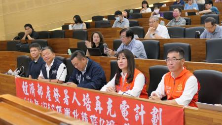 2050年淨零減碳已成為國際企業共同使命與責任，台灣製造業位居全球產業鏈核心，期盼透過此課程提升國內業者掌握淨零排放能力，強化在全球供應鏈中的競爭優勢。