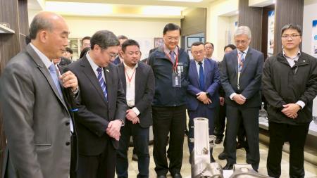行政院長卓榮泰今（30）日赴高雄出席航太產業座談、參訪晟田科技公司。