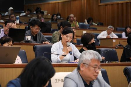 民眾踴躍發言，分享都市綠蔭、高溫調適及城市治理建議.jpg