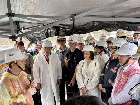 2025年8月4日行政院長卓榮泰視察台20線79k道路修復情形。
