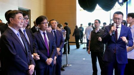 2026年7月24日行政院長卓榮泰出席亞洲資產管理中心高雄專區成立週年記者會