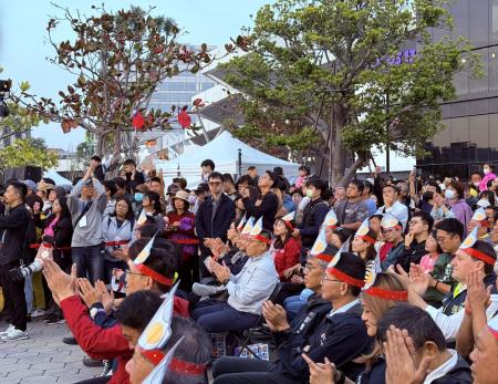 超人力霸王帥氣降臨愛河灣「2026高雄冬日遊樂園」熱鬧開園