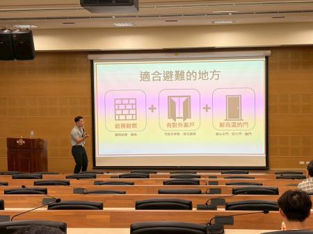 南服中心（14）日偕同合署辦公單位辦消防演練，強化防災應變能力。