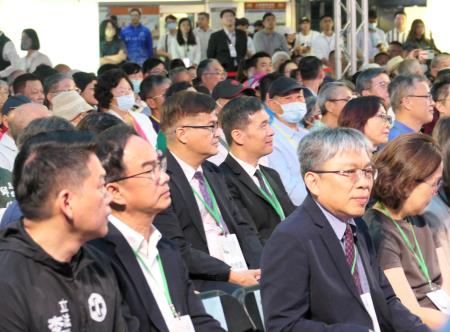 2025年10月18日行政院南服中心謝文斌副執行長陪同院長出席「平復國家不法暨頒發名譽回復證書聯合典禮」_2