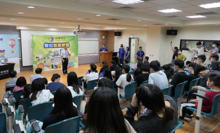 行政院南服中心攜手中華電信、衛福部南區兒童之家共同推動「數位助飛 夢想起航」計畫，透過科技與創意教育結合，為弱勢兒童打造學習新視野。