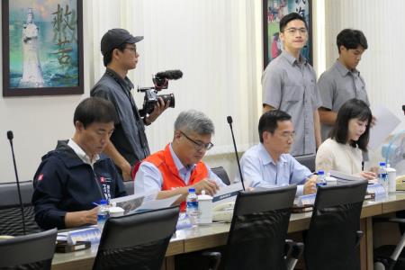 2025年7月15日行政院長卓榮泰視察高雄興達港海巡基地碼頭整建及浚深工程_3