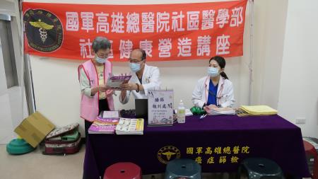 中心亦邀請國軍802醫院專業團隊到場，提供民眾血壓、血糖、身體組成等健康量測服務。