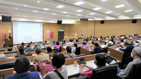 南服中心今年已辦理8場金融知識宣導講座，吸引逾900人參與。.jpg