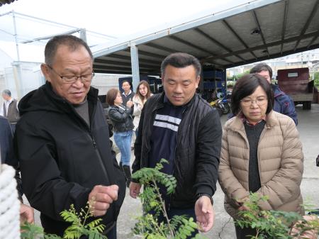 參訪團走訪農改園區，深入了解園區運作及技術推廣成果，感受台東農業的創新活力。