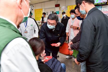 2026年2月19日行政院長卓榮泰視察高雄文雄醫院輕急症中心_UCC_暨慰勉醫護人員。