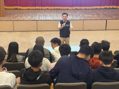 顏子傑副執行長表示，南服中心長期關注離島青年的勞動權益及推動反詐宣導。