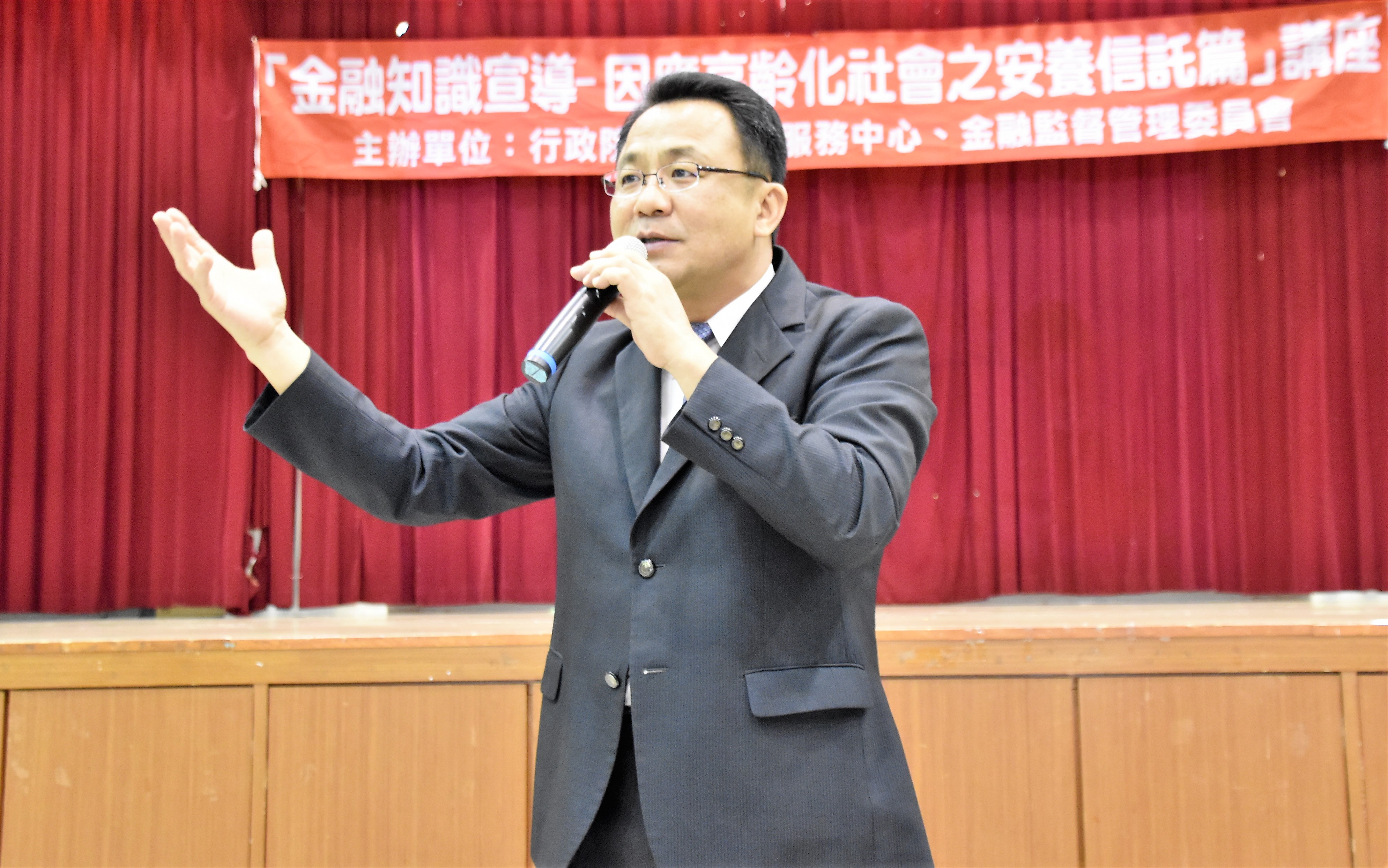 行政院南部聯合服務中心黃義佑執行長致詞.jpg