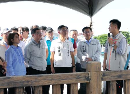 行政院長卓榮泰視察「屏東枋寮漁港泊區擴建工程」規劃辦理情形