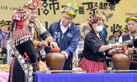 南服中心陳文亮副執行長出席獅子鄉收穫節　肯定排灣族文化傳承精神。