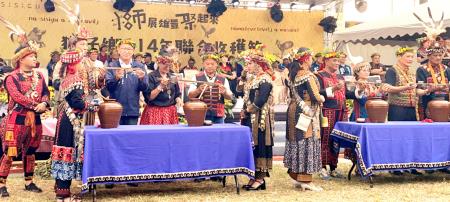 南服中心陳文亮副執行長出席獅子鄉收穫節　肯定排灣族文化傳承精神。