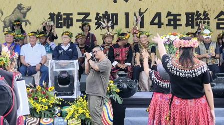 南服中心陳文亮副執行長出席獅子鄉收穫節　肯定排灣族文化傳承精神。