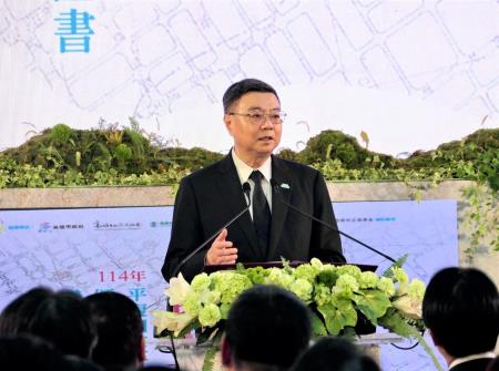 2025年10月18日行政院南服中心謝文斌副執行長陪同院長出席「平復國家不法暨頒發名譽回復證書聯合典禮」_4