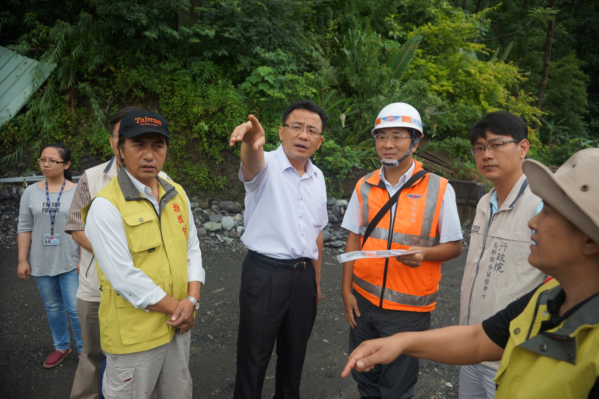 黃義佑冒雨勘查高雄桃源區災情 促盡快修復河床便道  近期將協調河道整治