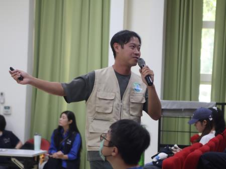 何瑞恒老師解說濕地對水資源保育的重要性。
