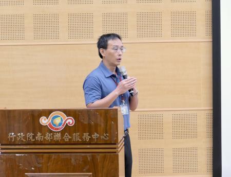 傅育奇領組提醒勞工可至勞保局或透過「勞保局e化服務系統」即時掌握權益，免去臨櫃排隊的不便。.jpg