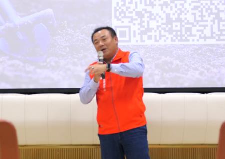 圖說：行政院南服中心許乃文執行長致詞表示，政府竭力防堵金融詐騙，希望透過今日講座，.jpg