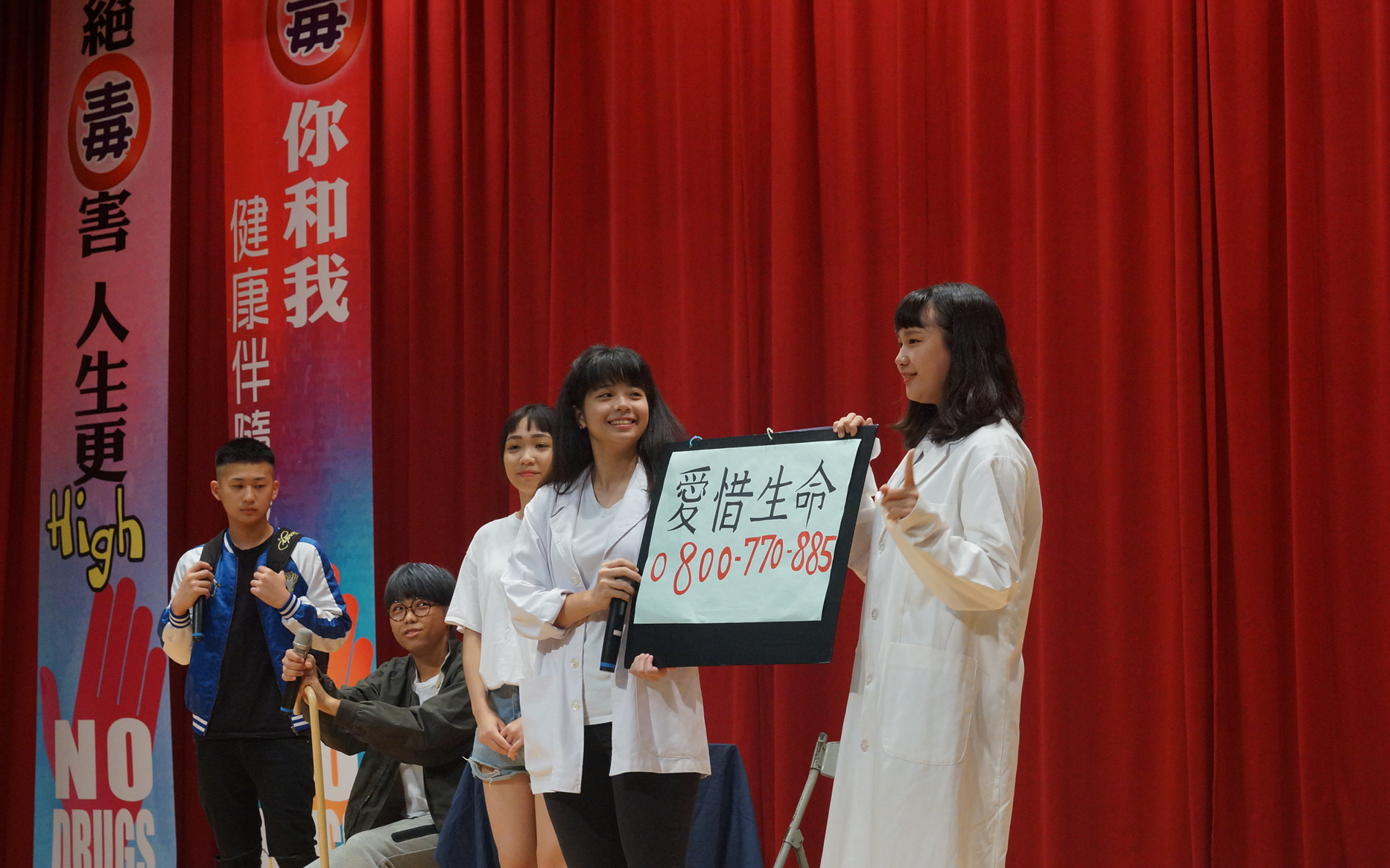 拒毒者聯盟志工社團透過短劇表演，讓學童心中種下拒絕毒品的種子.jpg
