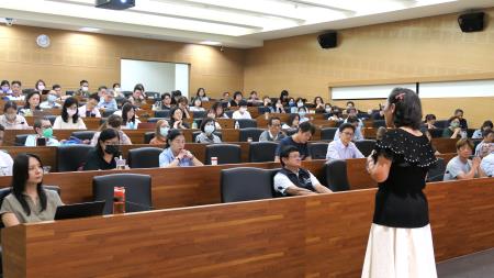 馬翠華博士指出，企業在請假管理方面應依相關法規核給。