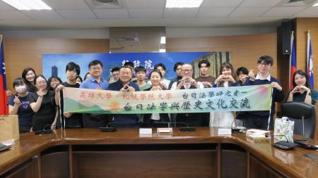 南服中心執行長許乃文與台日師生大合照