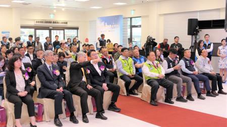澎湖藍色公路主要交通要衝馬公港，新建旅客服務中心今（26）日在旅遊旺季前正式營運。