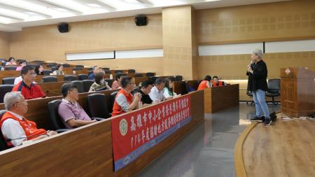 為因應國際淨零減碳和AI挑戰，由行政院南部聯合服務中心指導、經濟部中小及新創企業署、高雄市中小企業榮譽指導員協進會和高雄市工商發展投資策進會共同辦理，於本(9)日舉辦「114年度協助地方服務網絡推動專案計畫」講座。