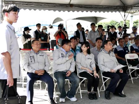 行政院長卓榮泰視察「屏東枋寮漁港泊區擴建工程」規劃辦理情形