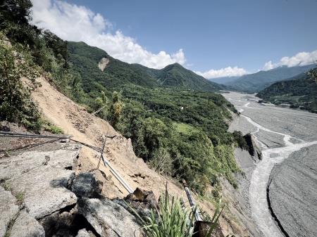 圖3說：荖濃溪主流攻擊山坡坡腳情形.jpg