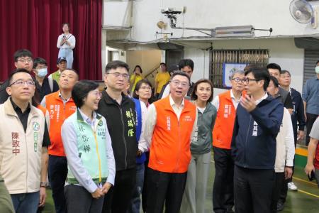 行政院長卓榮泰視察高雄市前鎮區前鎮國小山陀兒風災受損情形