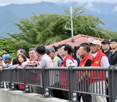 2026年6月27日行政院長卓榮泰視察屏東內埔鄉中林排水改善工程