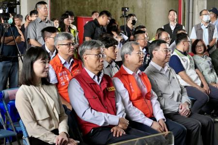 2025年7月15日行政院長卓榮泰視察農業部農糧署仁武倉庫_4