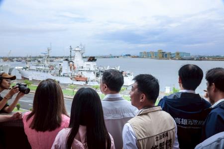 2025年7月15日行政院長卓榮泰視察高雄興達港海巡基地碼頭整建及浚深工程_5