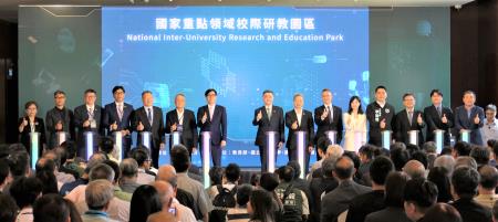 卓院長今(4)日出席國家重點領域校際研教園區啟動儀式照片_2
