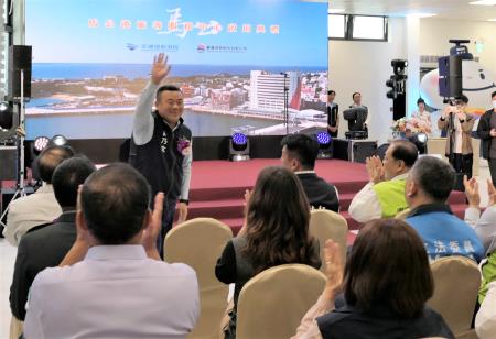 南服中心許乃文執行長出席啟用典禮表示，在交通部、港務公司和施工團隊用心投入下，僅用九個月時間，就將旅客服務中心整建成嶄新的面貌，提供遊客全新的場域。